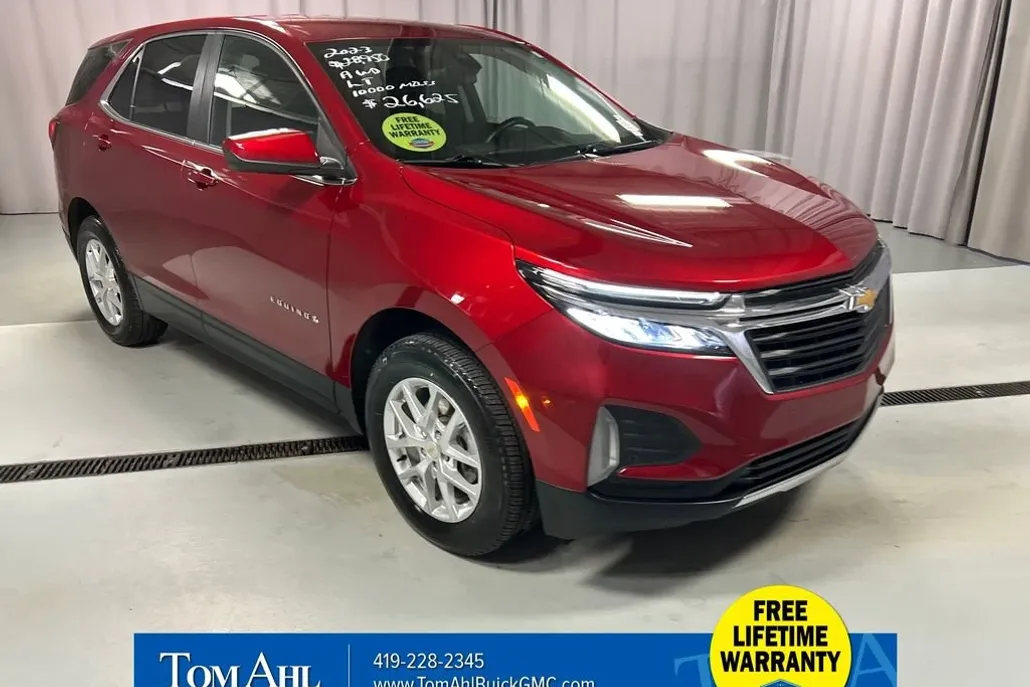 2023 Chevrolet Equinox LT photo 1