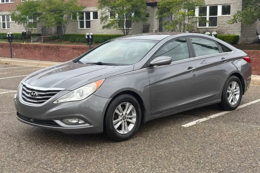 2013 Hyundai Sonata GLS photo 1