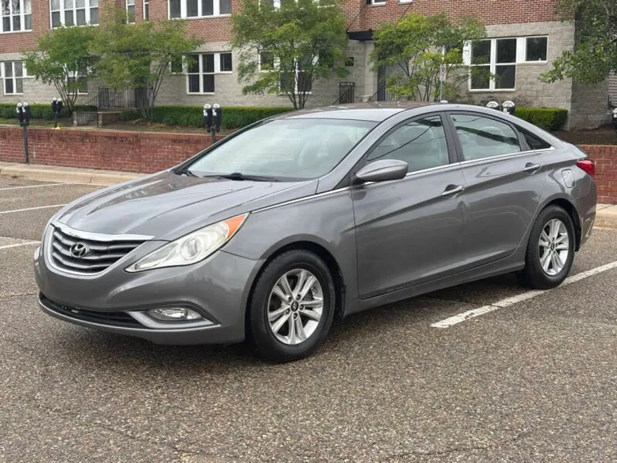 2013 Hyundai Sonata GLS photo 1