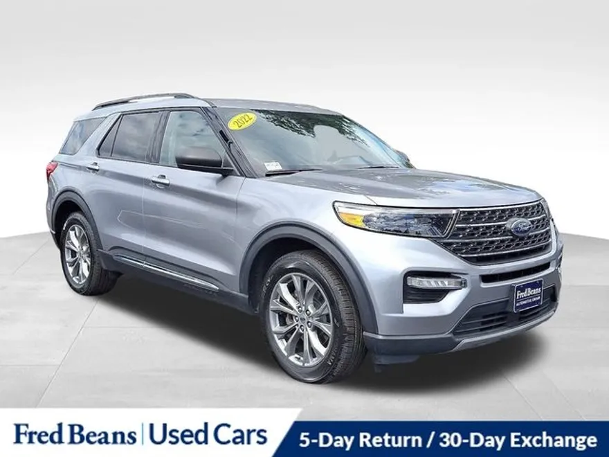2022 Ford Explorer XLT photo 1