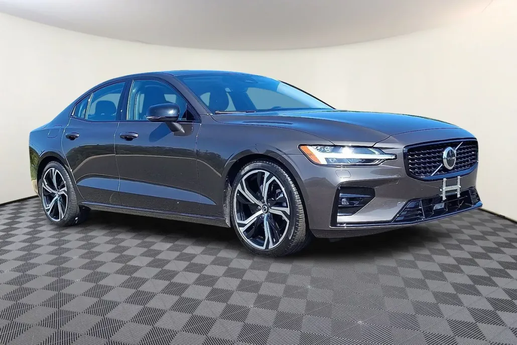2025 Volvo S60 B5 Core photo 1