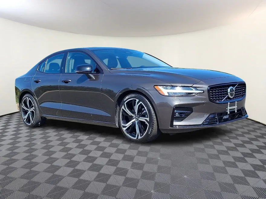 2025 Volvo S60 B5 Core photo 1
