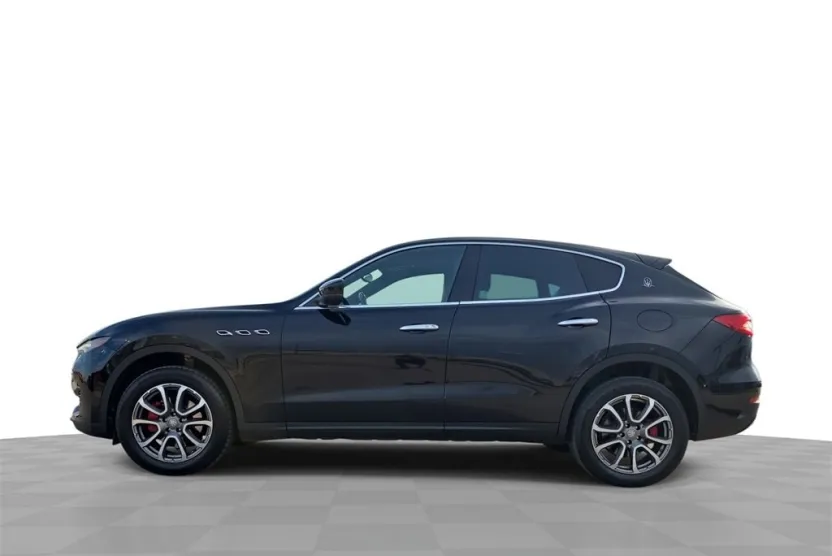 2018 Maserati Levante Base photo 1