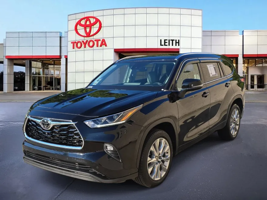 2022 Toyota Highlander Limited photo 1
