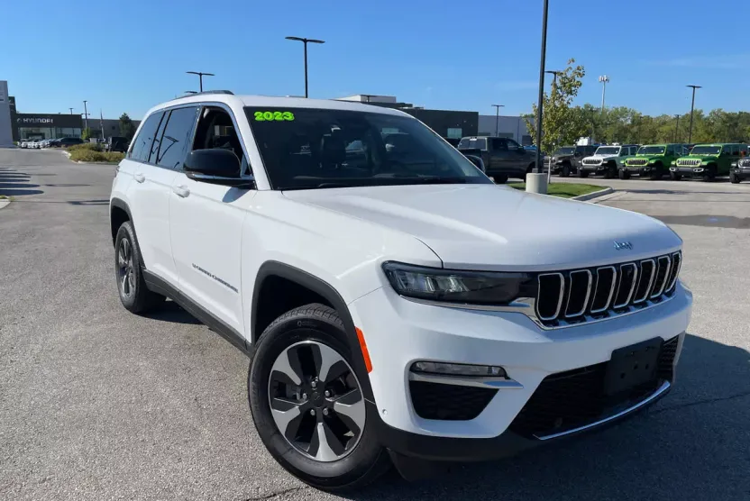 2023 Jeep Cherokee 4xe photo 1