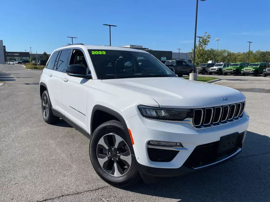 2023 Jeep Cherokee 4xe photo 1