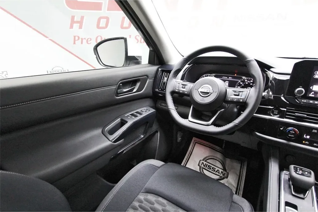 2025 Nissan Pathfinder SV photo 1