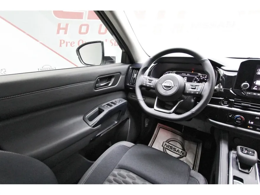 2025 Nissan Pathfinder SV photo 1