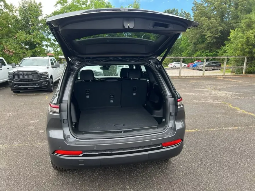 2025 Jeep Grand Cherokee Altitude X photo 17