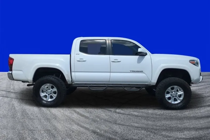 2018 Toyota Tacoma SR5 V6 photo 1