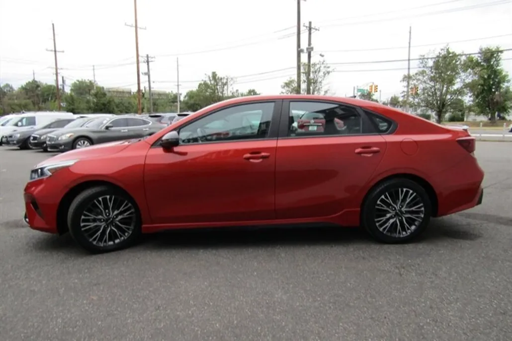 2023 Kia Forte GT photo 1