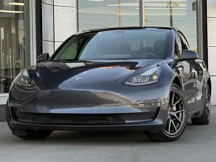 2023 Tesla Model 3 photo 1