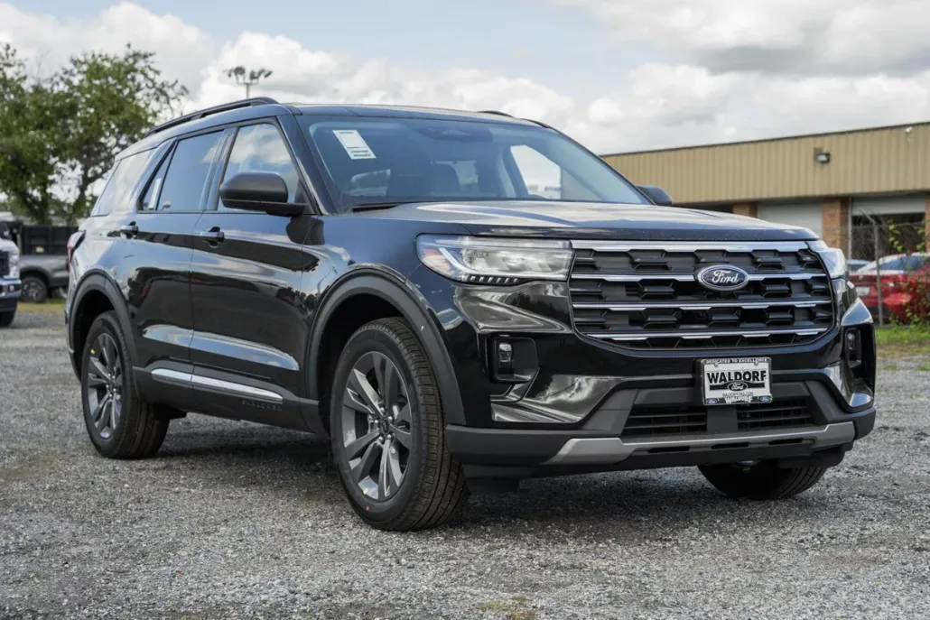 2025 Ford Explorer photo 1