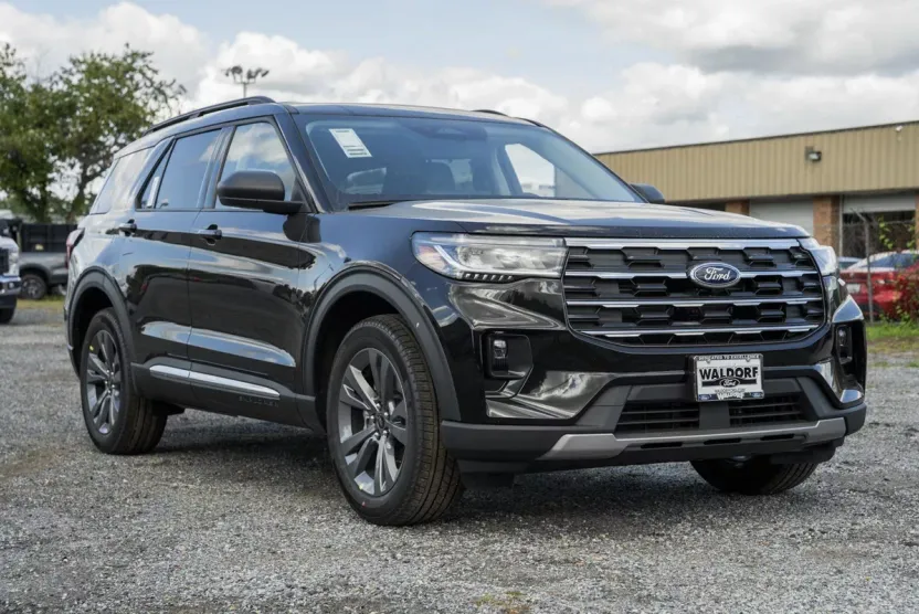 2025 Ford Explorer photo 1