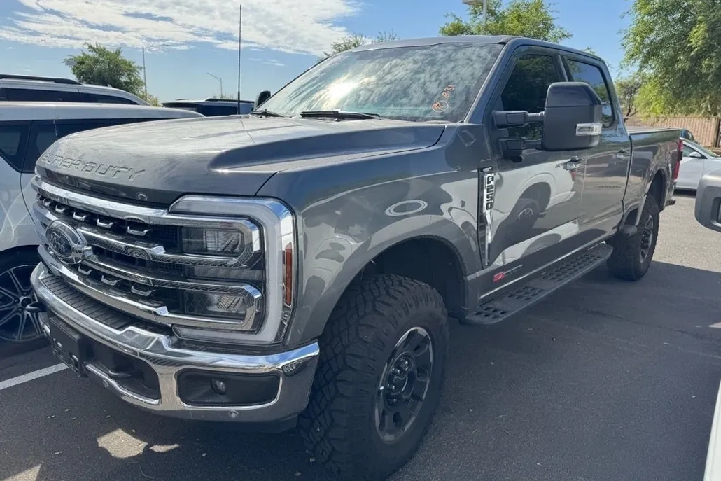 2025 Ford F-250 Lariat photo 1