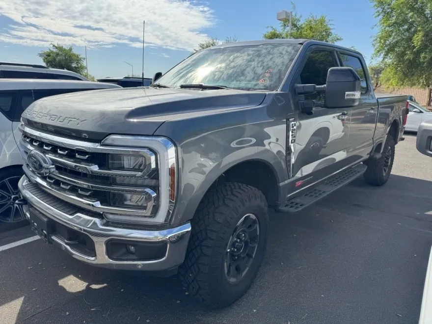 2025 Ford F-250 Lariat photo 1