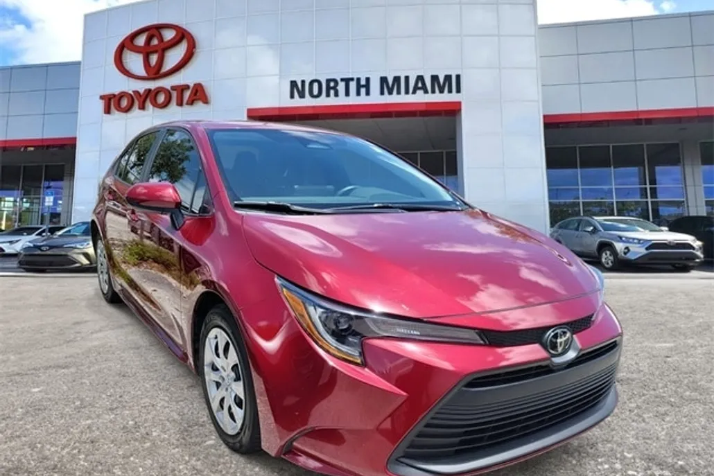 2023 Toyota Corolla LE photo 1
