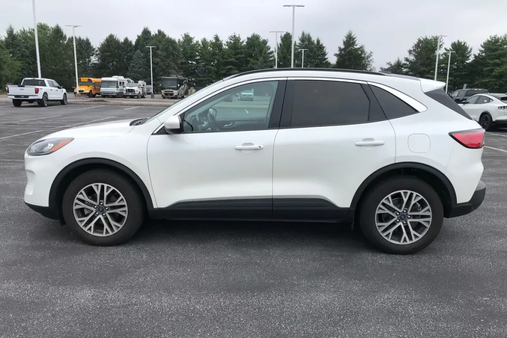 2022 Ford Escape SEL photo 1