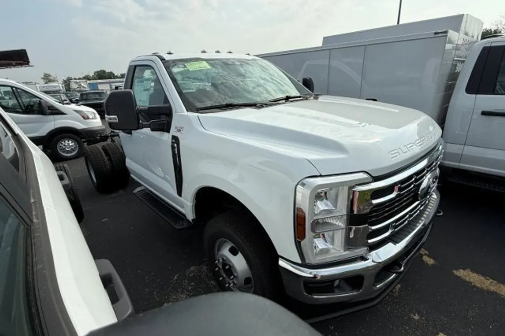 2025 Ford F-350 photo 1