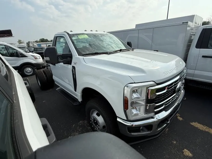 2025 Ford F-350 photo 1