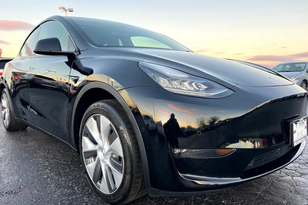 2021 Tesla Model Y Long Range photo 1