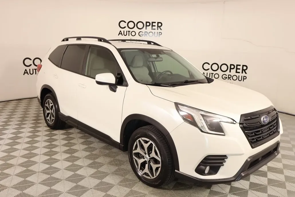 2022 Subaru Forester Premium photo 1