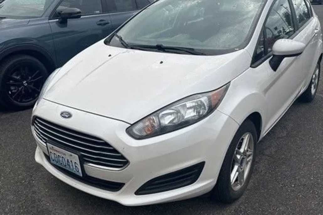 2017 Ford Fiesta SE photo 1