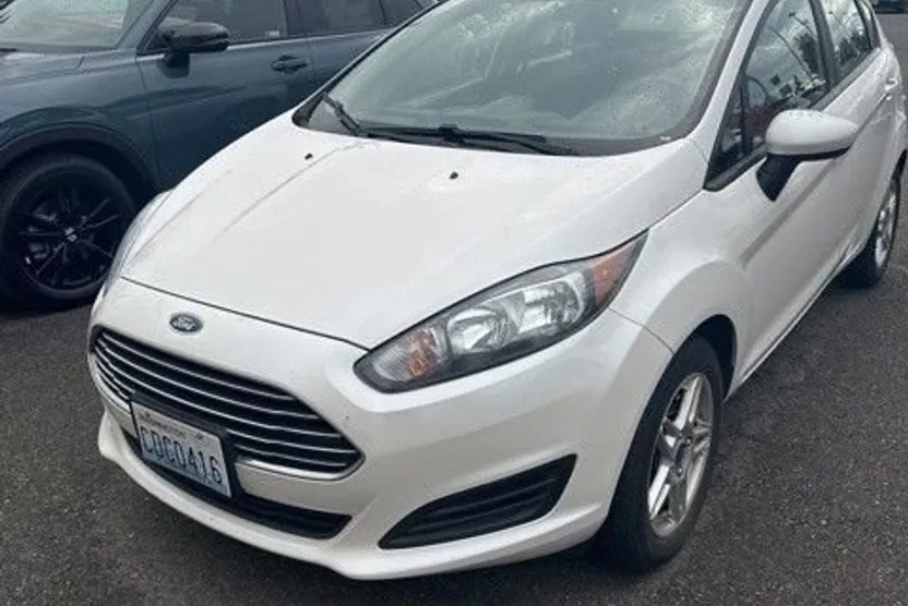2017 Ford Fiesta SE photo 1