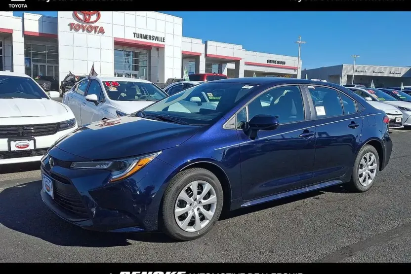 2026 Toyota Corolla LE photo 1