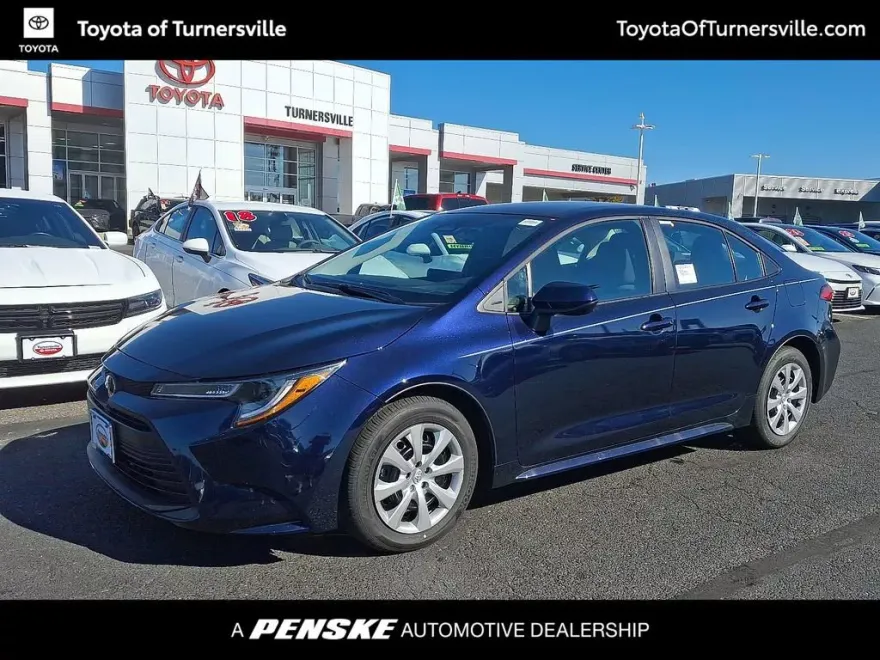 2026 Toyota Corolla LE photo 1