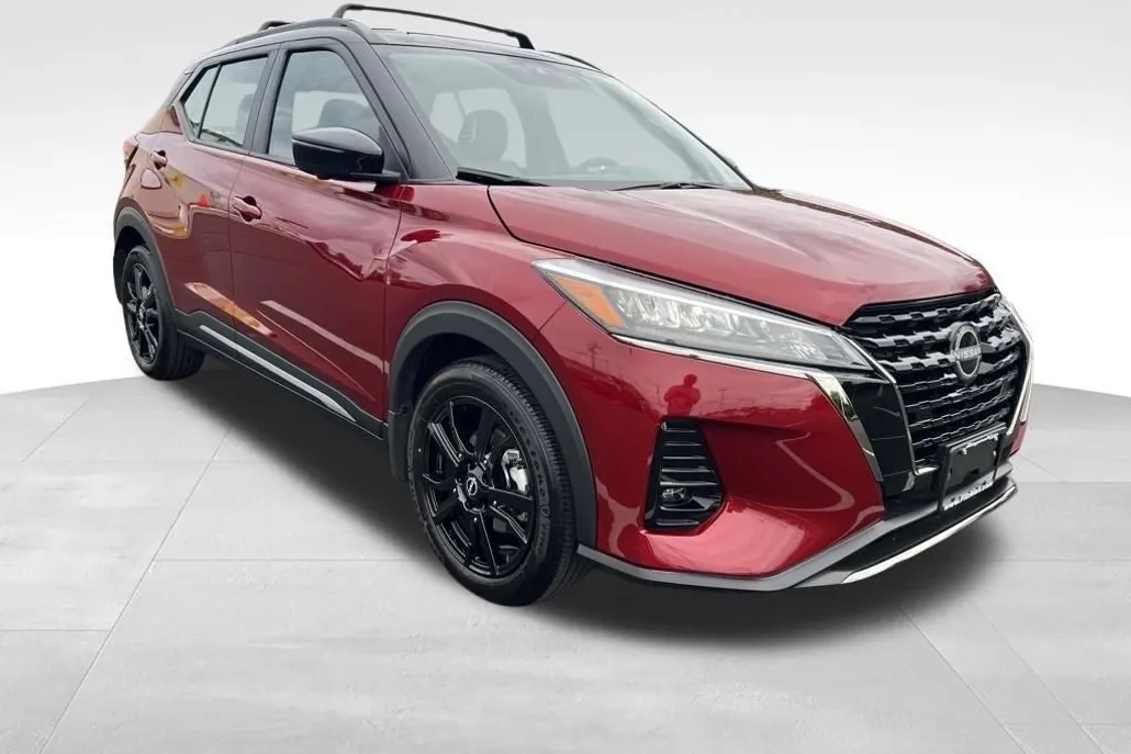 2024 Nissan Kicks SR photo 1