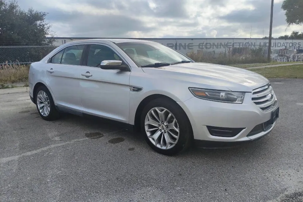 2017 Ford Taurus Limited photo 1