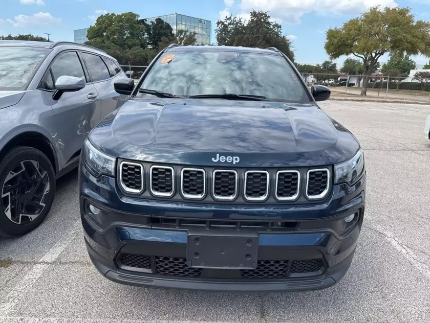 2024 Jeep Compass Latitude photo 1