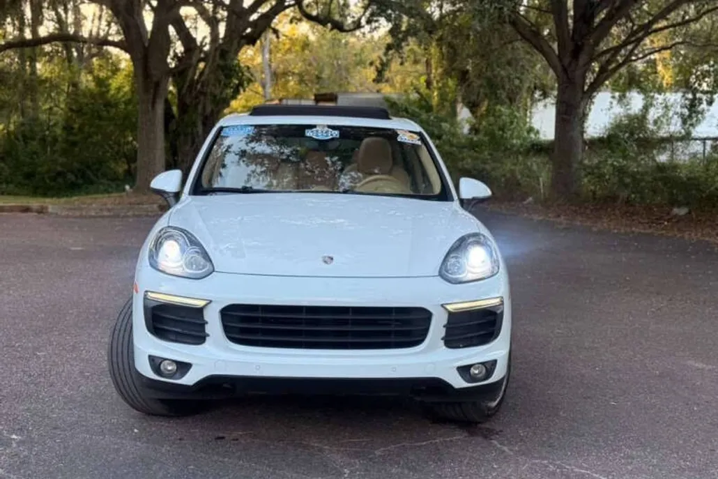 2016 Porsche Cayenne photo 1