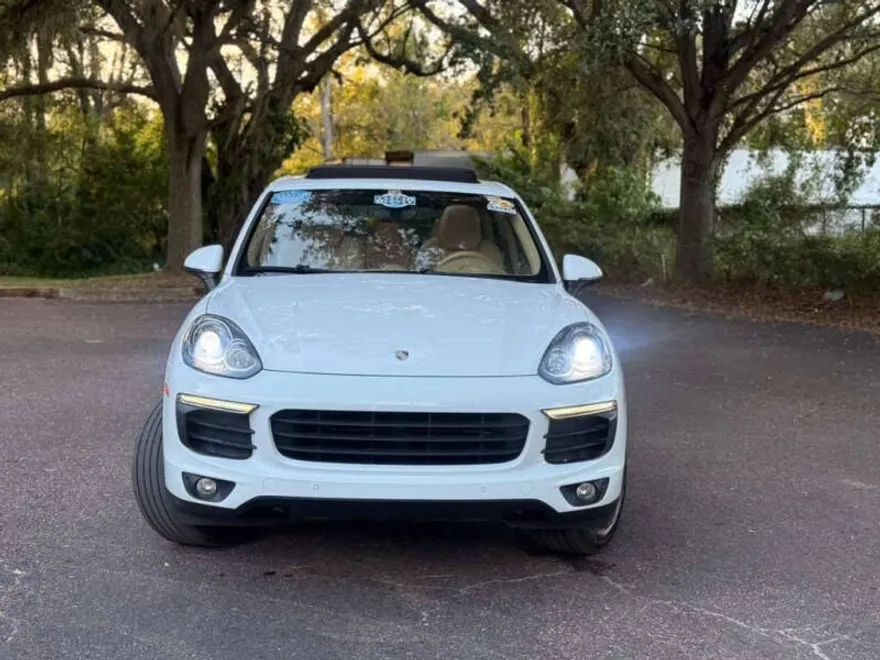 2016 Porsche Cayenne photo 1