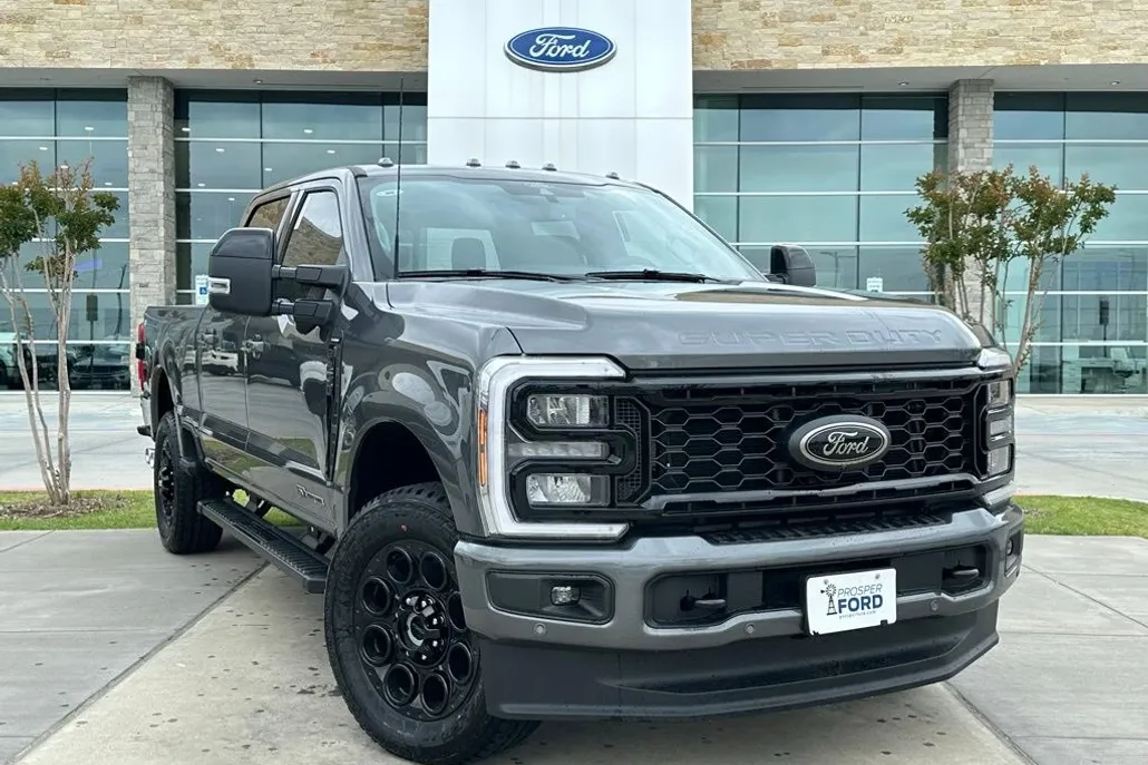 2025 Ford F-250 Lariat photo 1