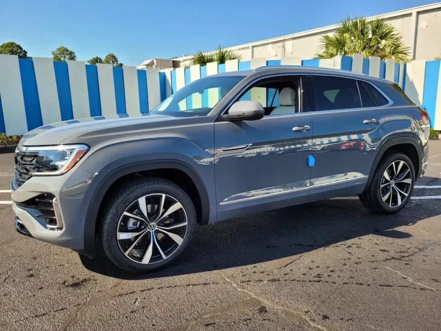 2026 Volkswagen Atlas Cross Sport SEL Premium R-Line photo 1
