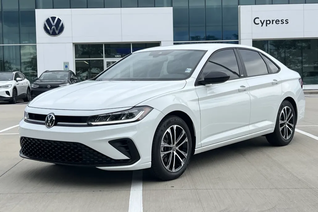2025 Volkswagen Jetta Sport photo 1