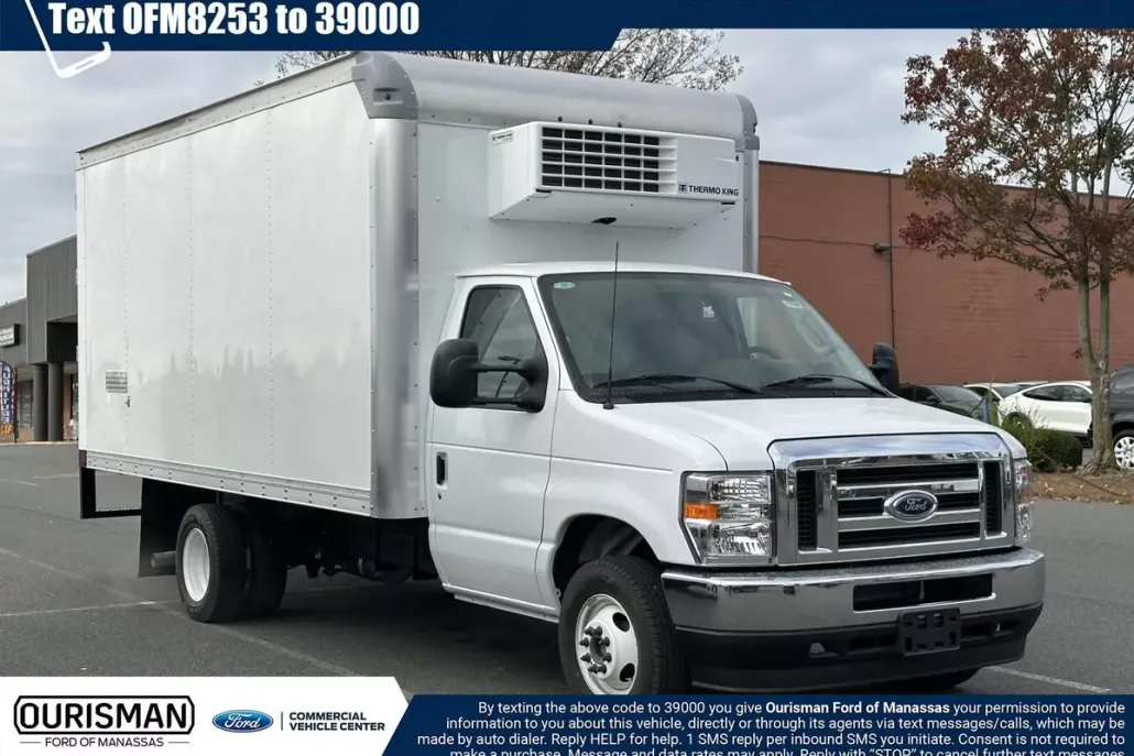2025 Ford E-450 Cutaway photo 1