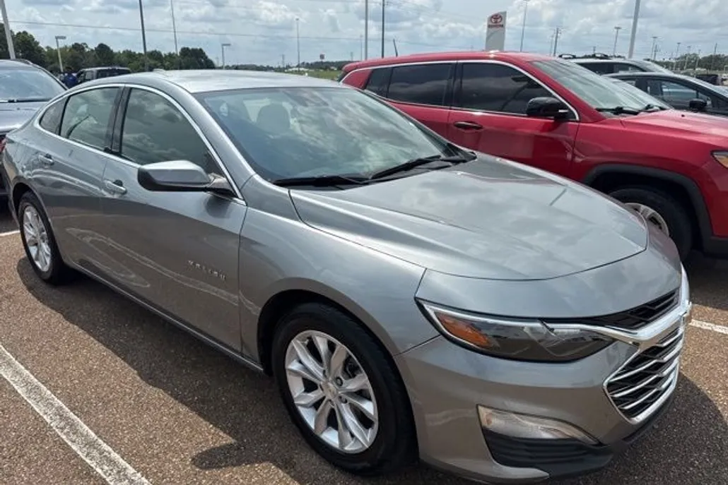 2024 Chevrolet Malibu 1LT photo 1