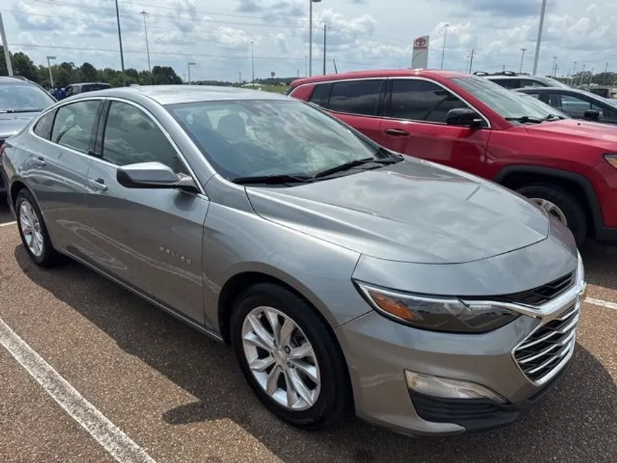 2024 Chevrolet Malibu 1LT photo 1