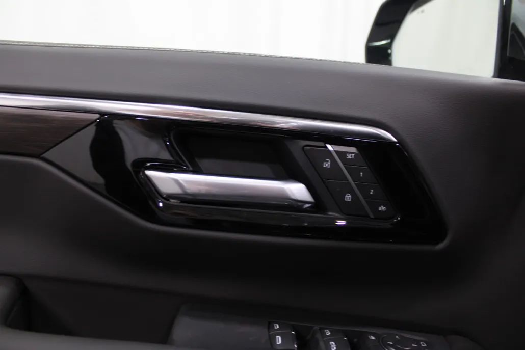 2025 Chevrolet Tahoe Premier photo 1
