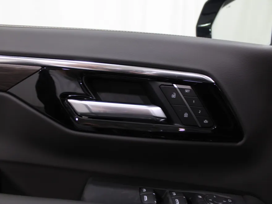 2025 Chevrolet Tahoe Premier photo 1