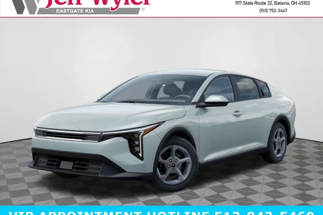 2025 Kia K4 LXS photo 1