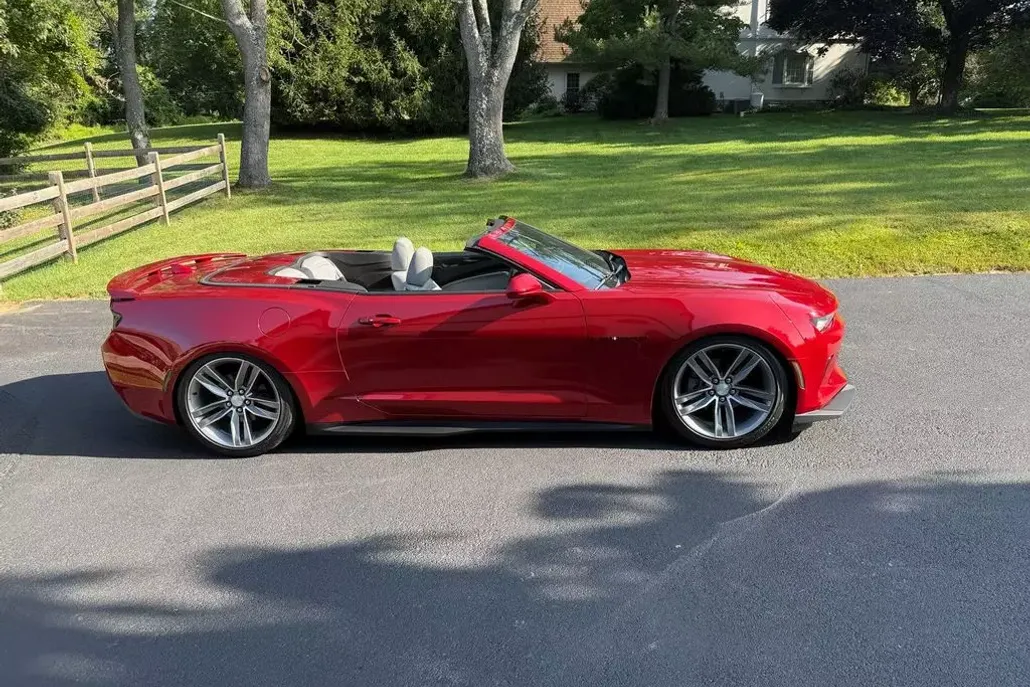 2016 Chevrolet Camaro 2LT photo 1