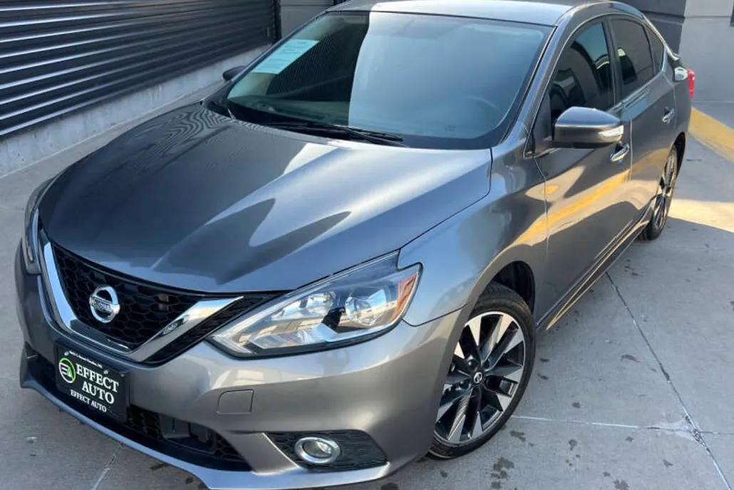 2019 Nissan Sentra SR photo 1