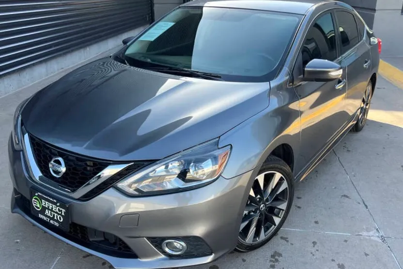 2019 Nissan Sentra SR photo 1