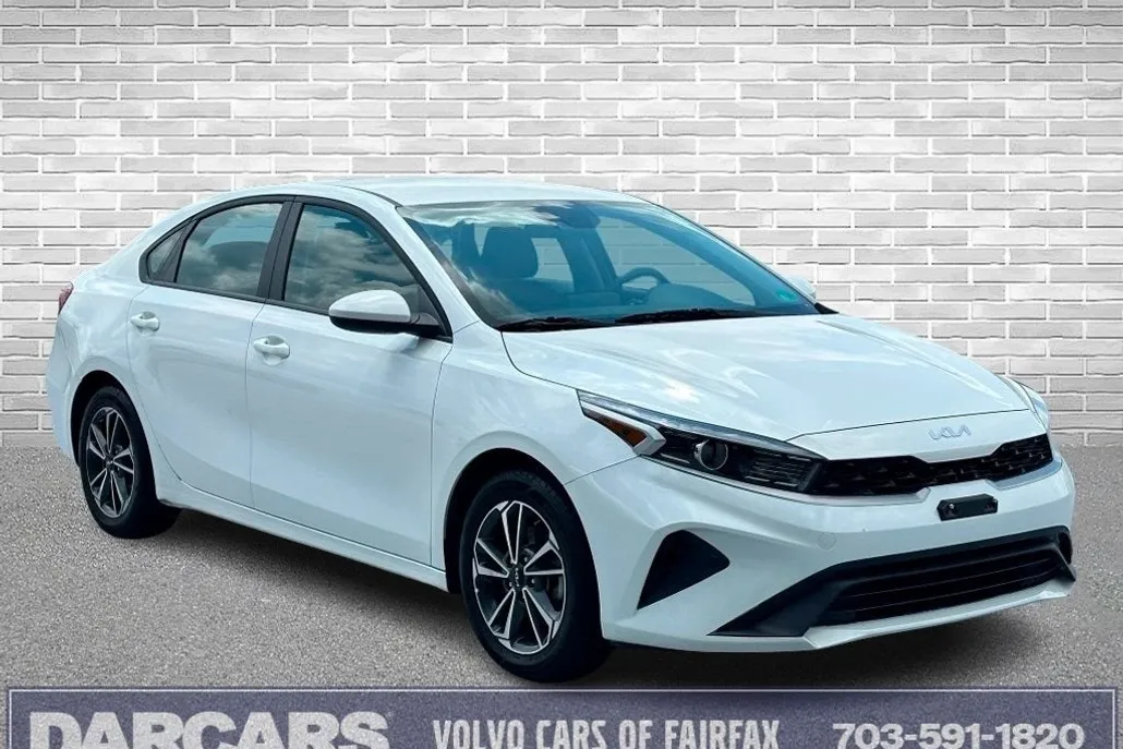 2023 Kia Forte LXS photo 1