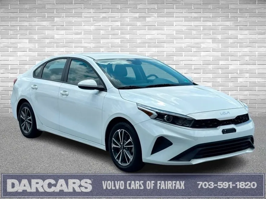 2023 Kia Forte LXS photo 1