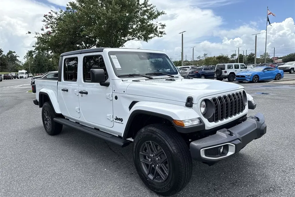 2025 Jeep Gladiator Sport S photo 1